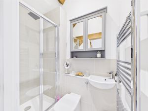 Ensuite- click for photo gallery